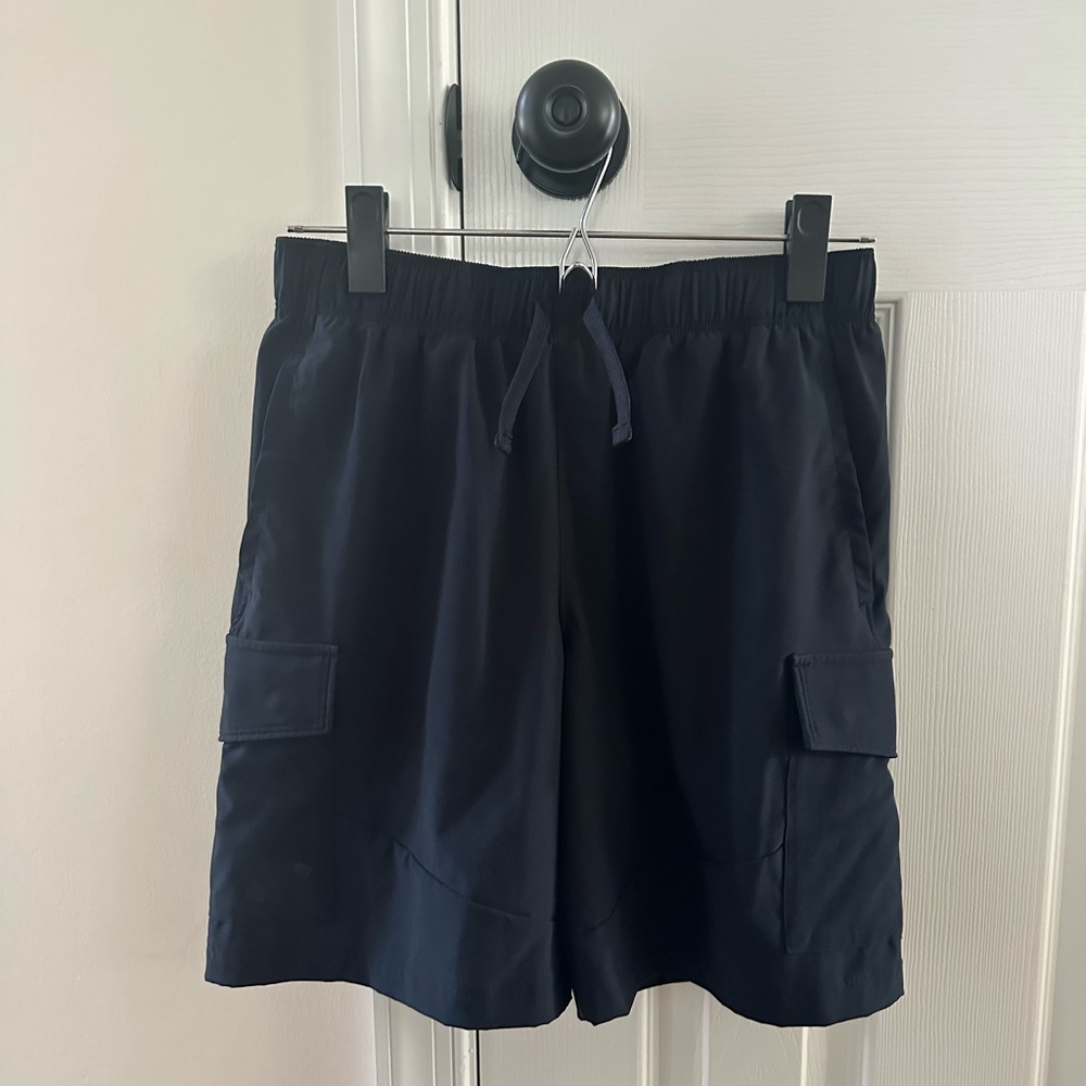 Boy’s Under Armour Size YL Black Cargo Shorts